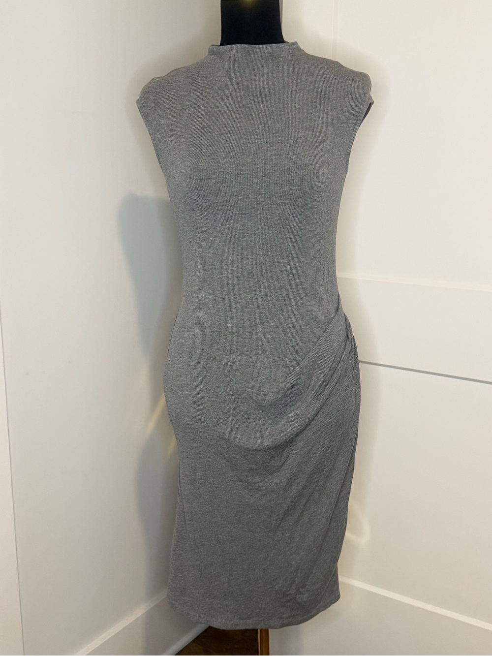 NWOT (S) Hem & Thread Sleeveless Gray Knit Sheath Dress